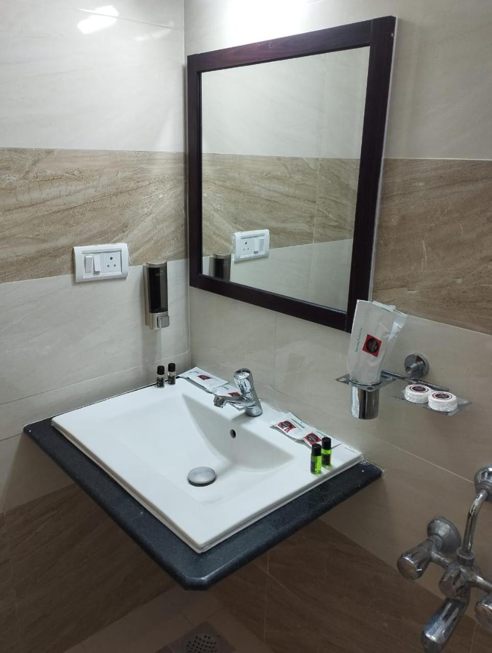 Annai Residency Hotel Vellore Bagian luar foto